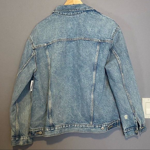 BNWT Old Navy Boyfriend Distressed Denim Jacket - Picture 2 of 3